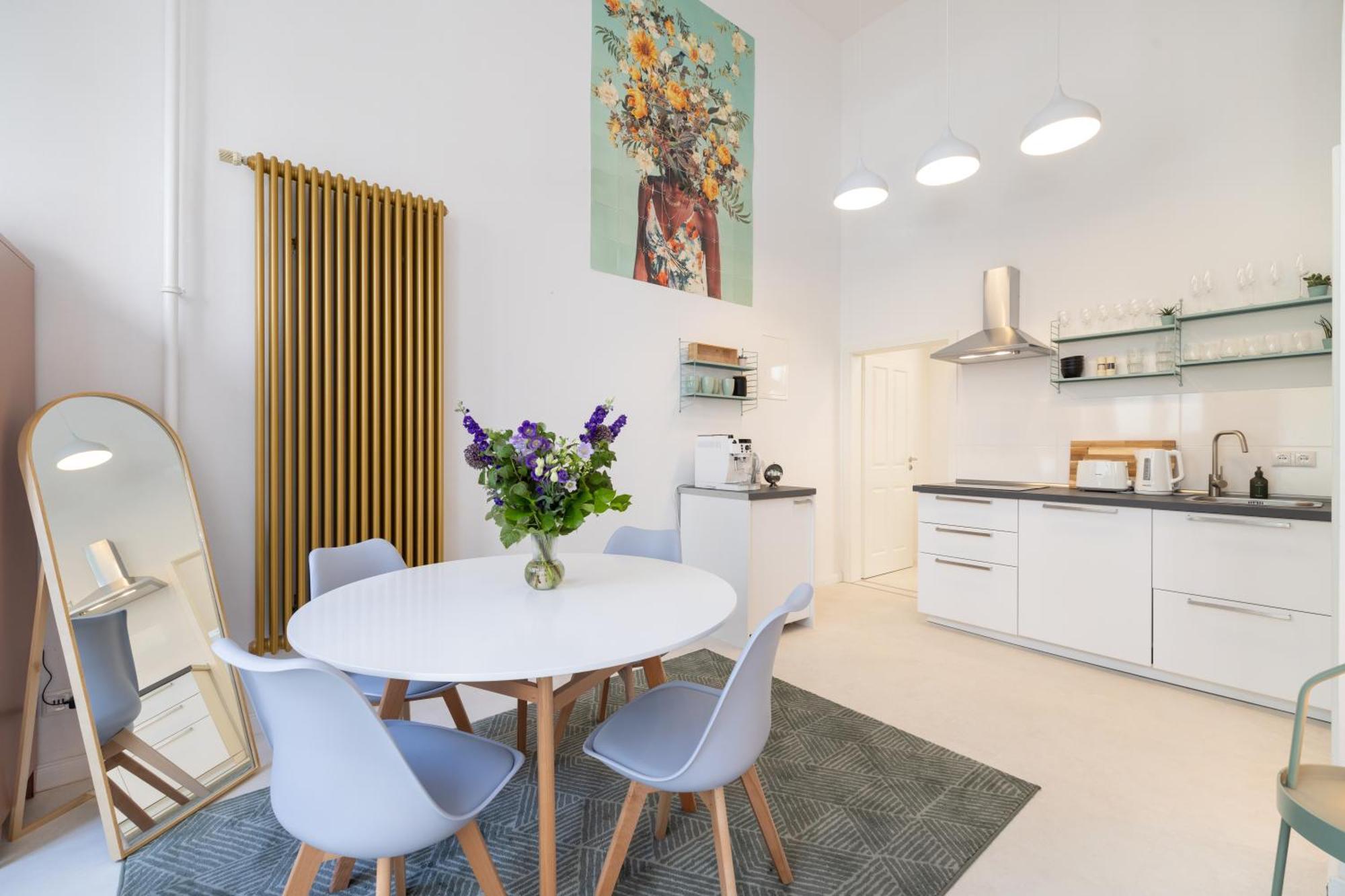 Appartamento Great 2-room Loft With 2 Bathrooms And 2 Kitchen Berlino