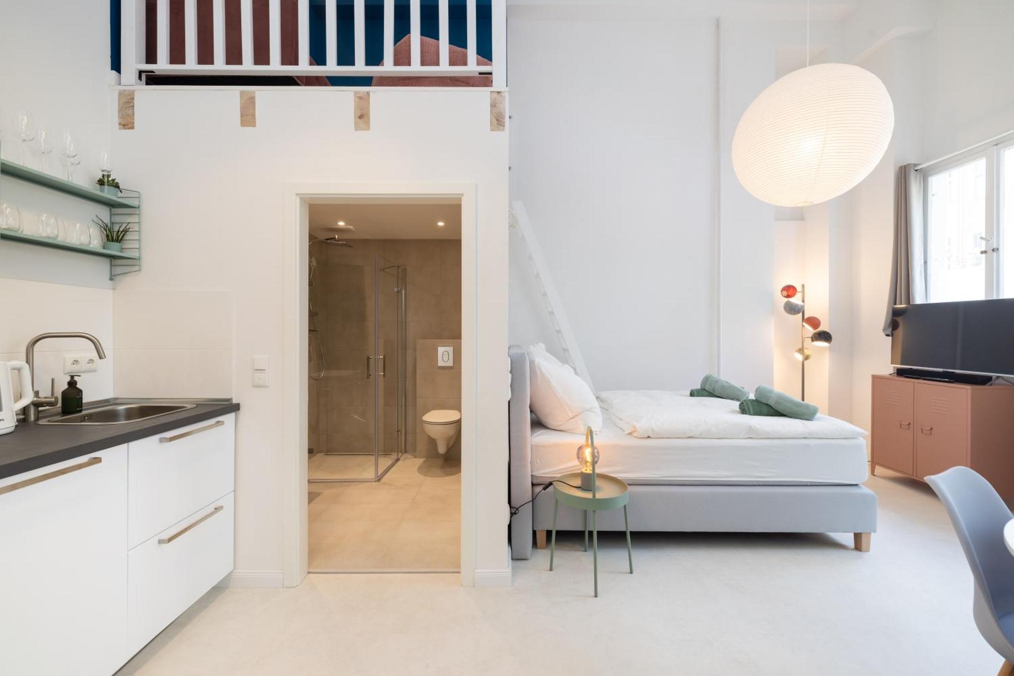 Appartamento Great 2-room Loft With 2 Bathrooms And 2 Kitchen Berlino