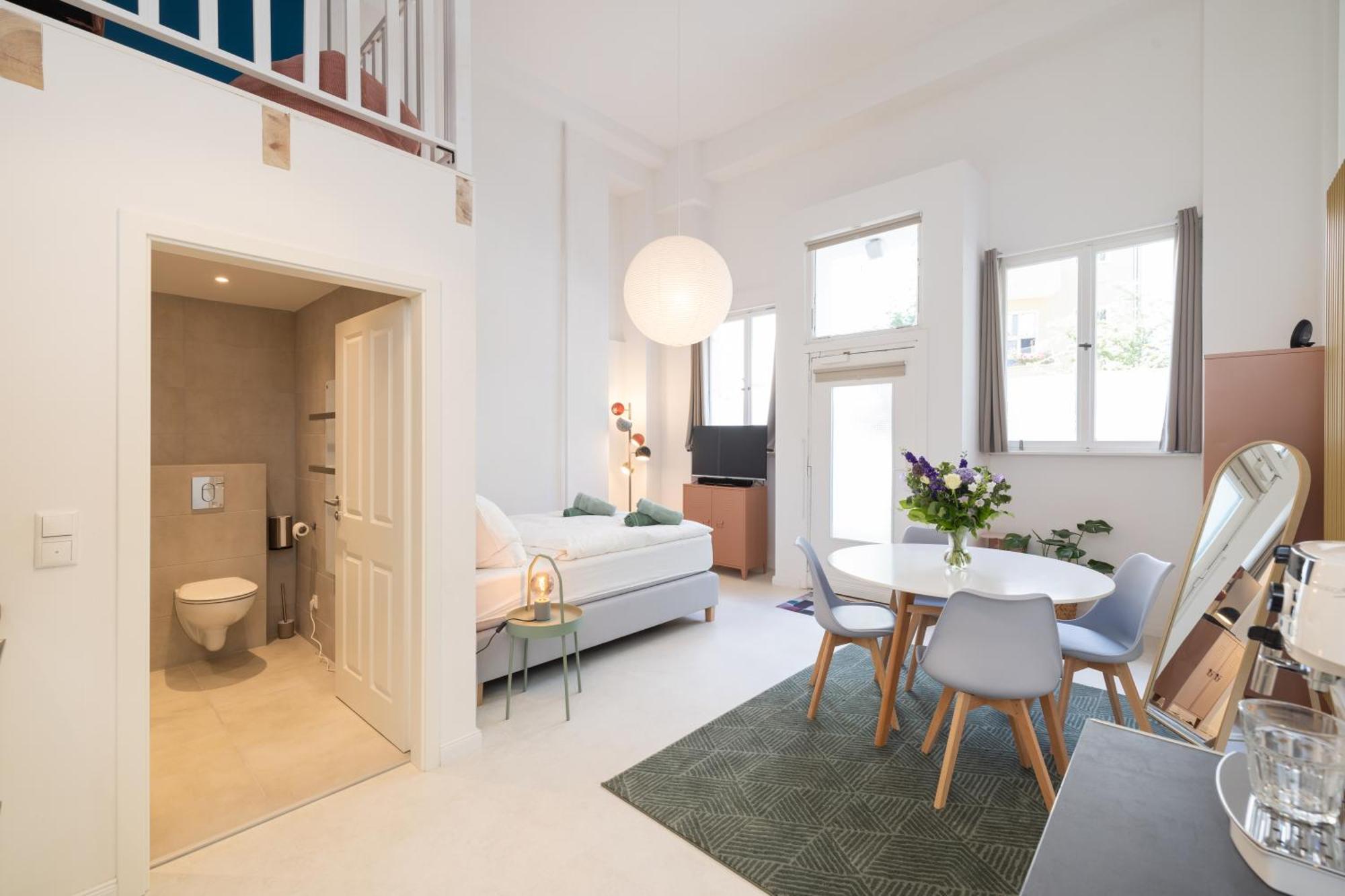 Appartamento Great 2-room Loft With 2 Bathrooms And 2 Kitchen Berlino