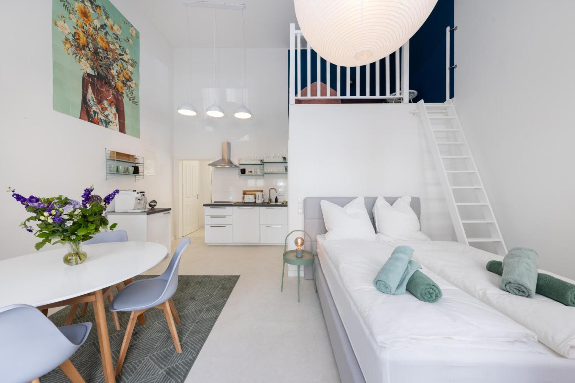 Appartamento Great 2-room Loft With 2 Bathrooms And 2 Kitchen Berlino